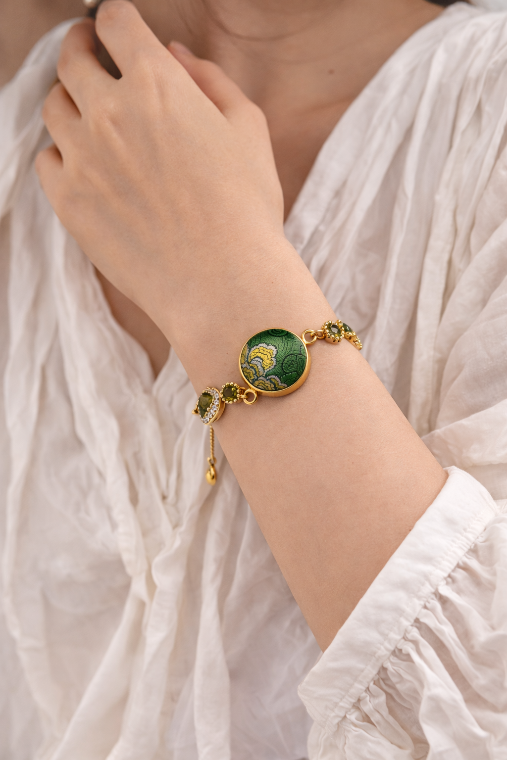 Shu Brocade Peony Bracelet – Handcrafted Silk Heritage Jewelry
