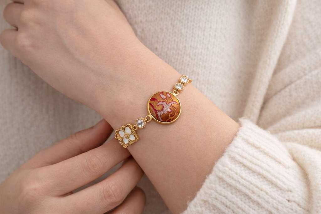 Natural Shell & Shu Brocade Zhuyu Bracelet