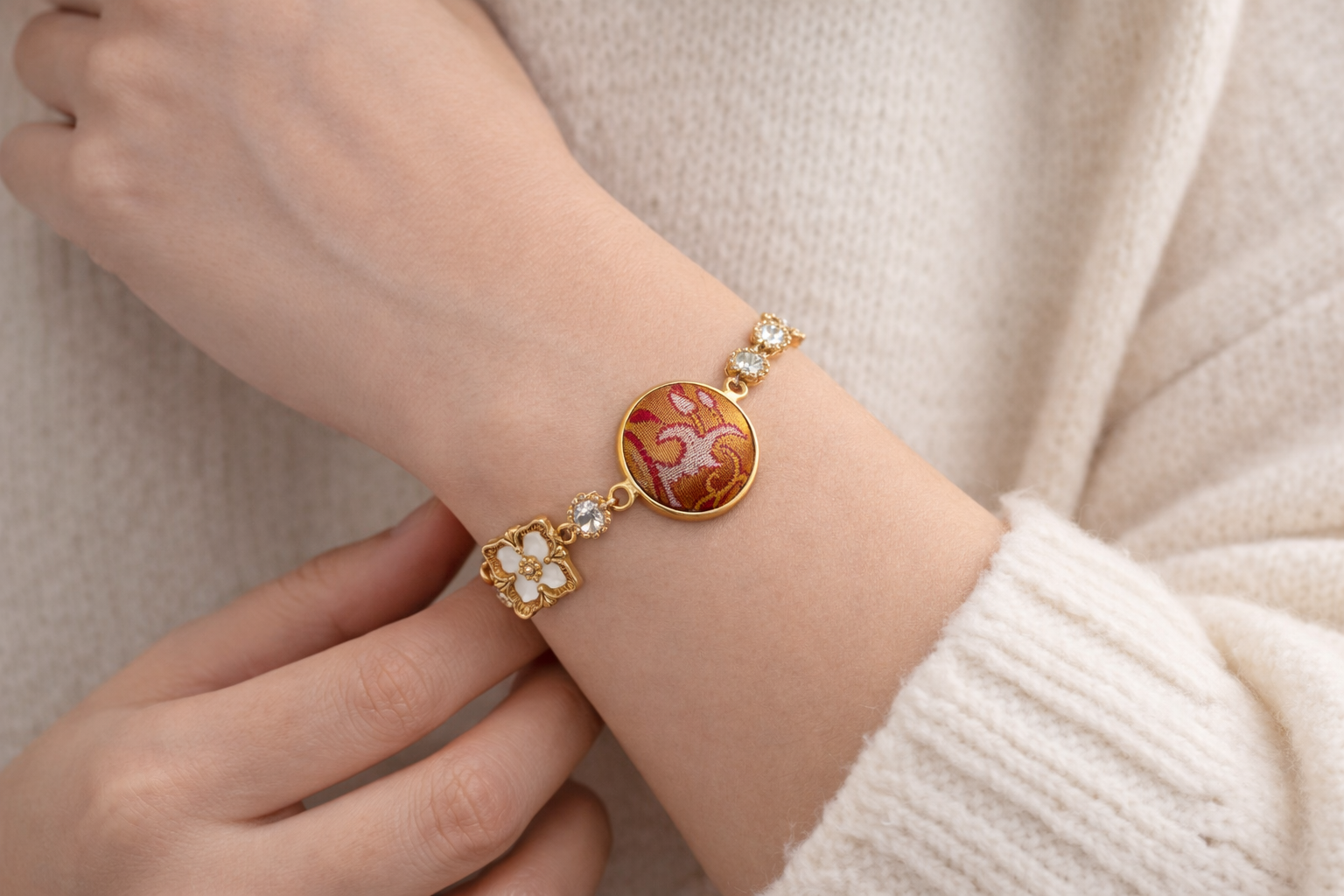 Natural Shell & Shu Brocade Zhuyu Bracelet