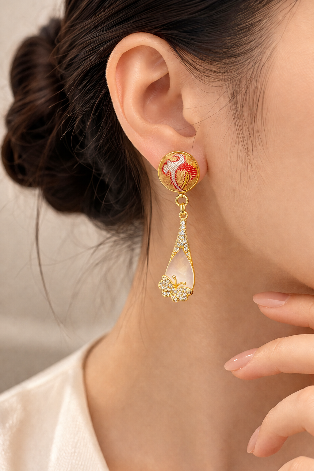 Natural Shell & Zhuyu Motif Drop Earrings